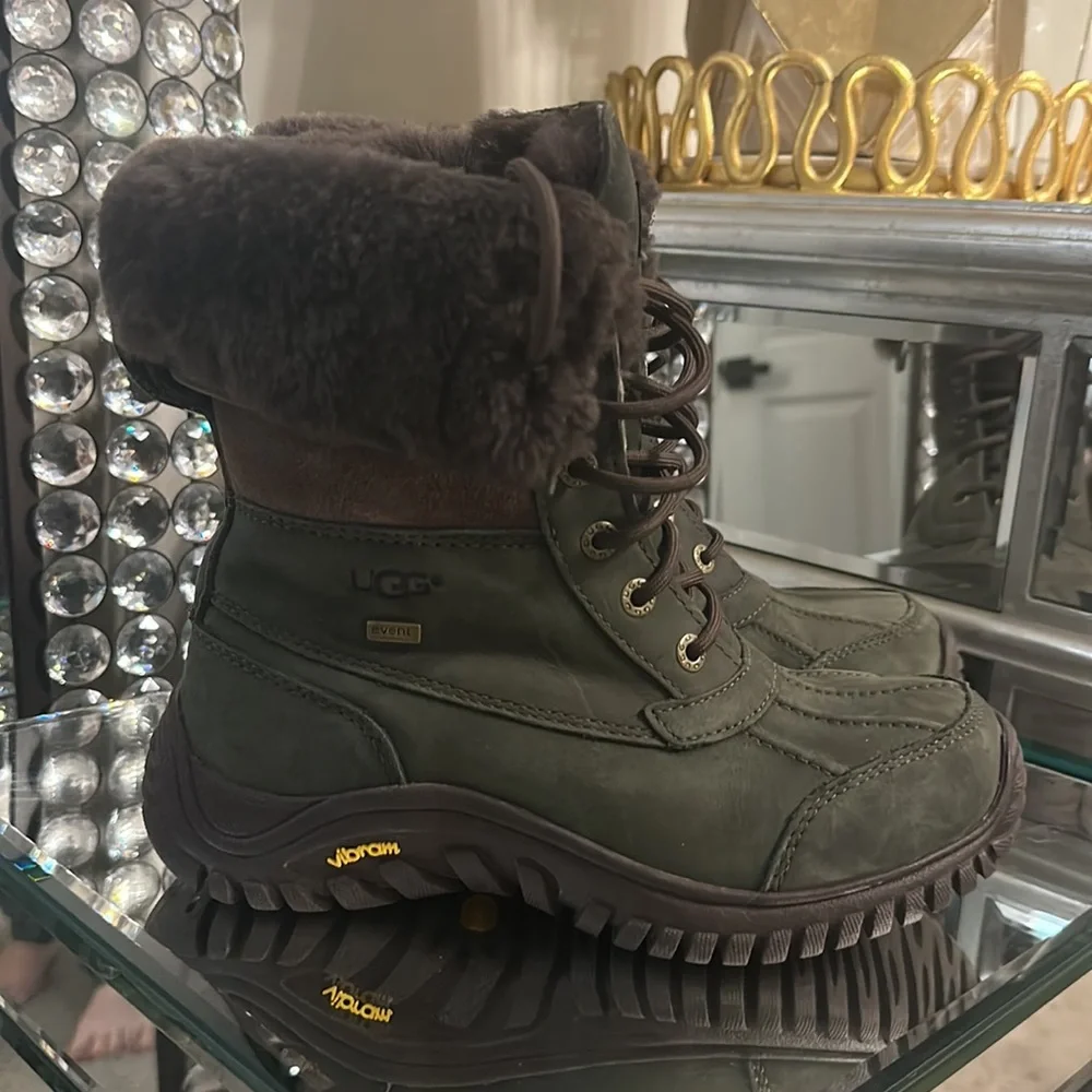 **SOLD ON EBAY**UGG Adirondack ll waterproof women’s green & brown snow boots - Picture 2 of 10